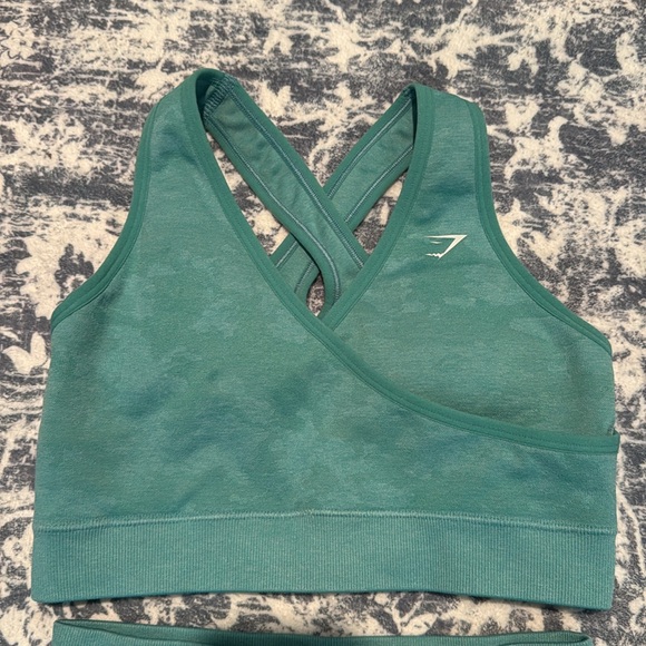 Gymshark bra & scrunchbutt leggings matching set - Picture 2 of 5